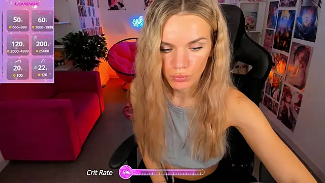 Snapshot of ViollaWise chatting on 02.24.25 ViollaWise online show from 02.24.25