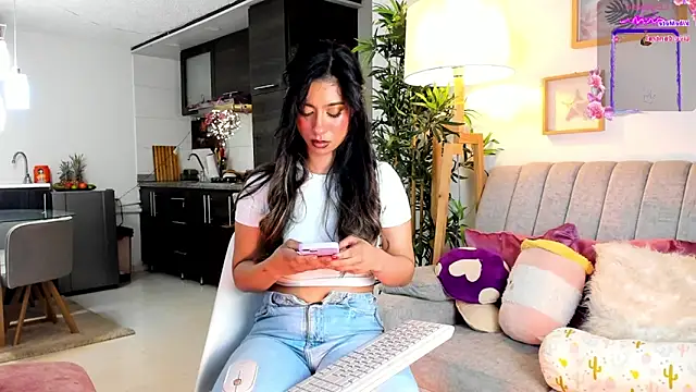 Snapshot of Issa_cooper chatting on 11.14.25 Issa cooper online show from 11.14.25