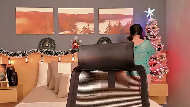 LiliJones  online show from 12.13.24