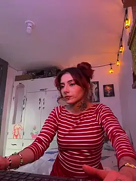 LiliJones  online show from 02.18.25