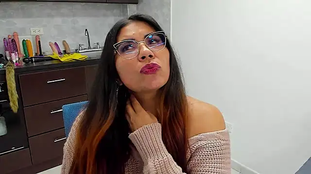 Luna Dumont online show from 01.23.25