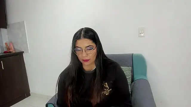 Luna Dumont online show from 11.29.25