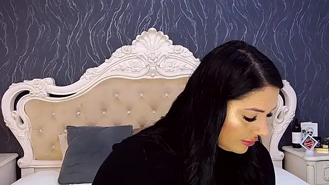 Lauren Saint online show from 11.23.25