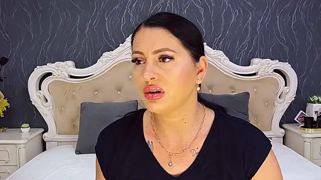 Snapshot of Lauren_Saint chatting on 06.26.26 Lauren Saint online show from 06.26.26