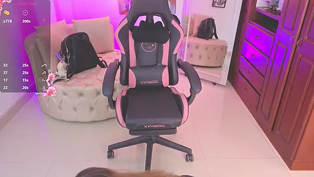 Snapshot of NATAASHA___ chatting on 09.29.25 NATAASHA    online show from 09.29.25