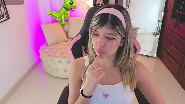 Snapshot of NATAASHA___ chatting on 03.19.26 NATAASHA online show from 03.19.26