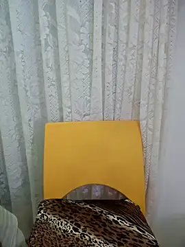 Snapshot of Nandahott chatting on 03.20.25 Nandahott online show from 03.20.25