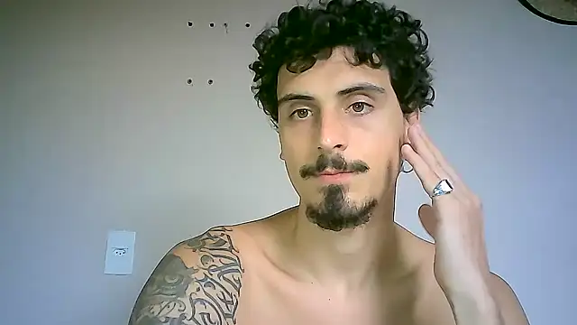 Snapshot of milkoffe chatting on 12.01.24 milkoffe online show from 12.01.24