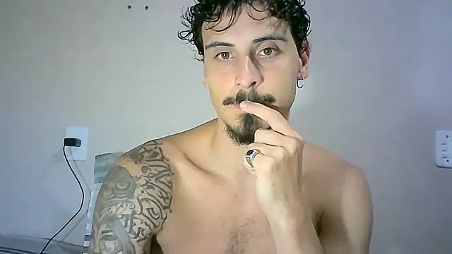 Snapshot of milkoffe chatting on 12.08.24 milkoffe online show from 12.08.24