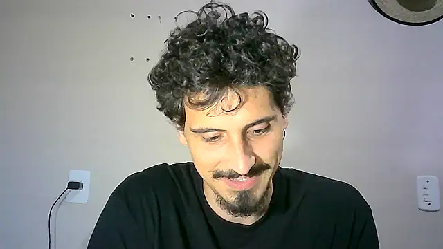 Snapshot of milkoffe chatting on 12.08.24 milkoffe online show from 12.08.24