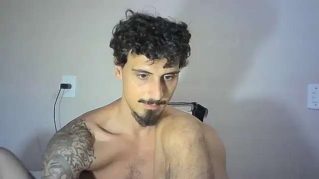 Snapshot of milkoffe chatting on 01.20.25 milkoffe online show from 01.20.25