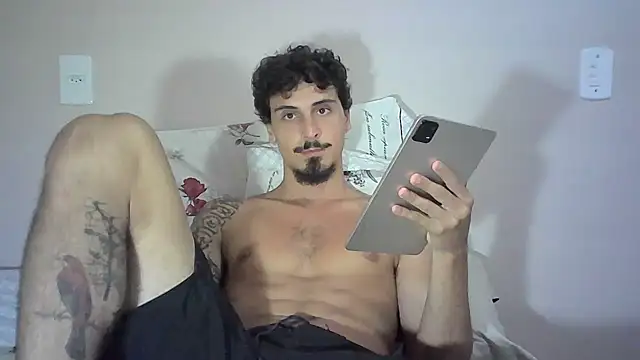 Snapshot of milkoffe chatting on 01.26.25 milkoffe online show from 01.26.25