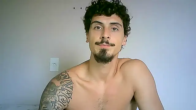 Snapshot of milkoffe chatting on 01.29.25 milkoffe online show from 01.29.25