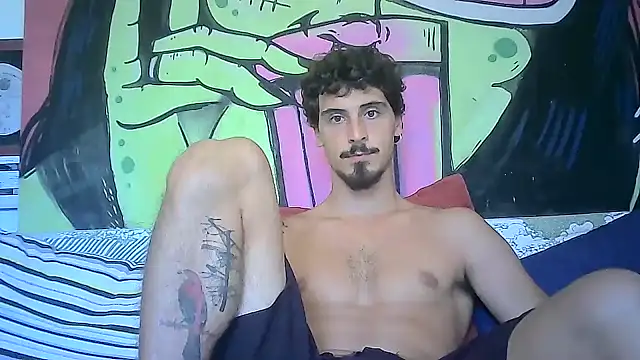 Snapshot of milkoffe chatting on 03.01.25 milkoffe online show from 03.01.25