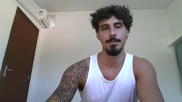 Snapshot of milkoffe chatting on 02.02.26 milkoffe online show from 02.02.26