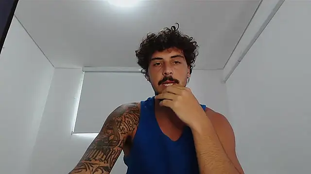 Snapshot of milkoffe chatting on 02.25.26 milkoffe online show from 02.25.26