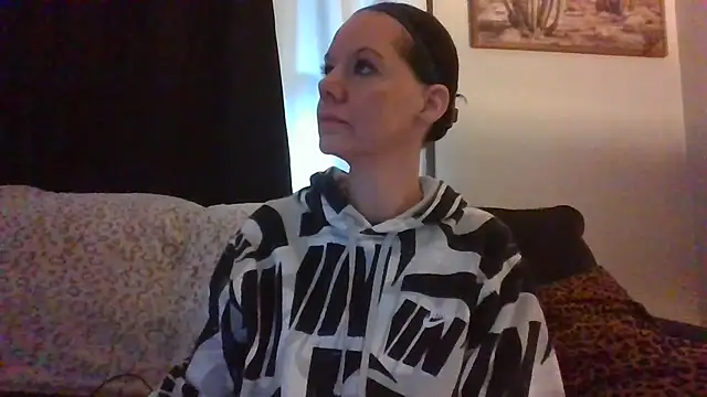 SidneyRaee online show from 10.11.25