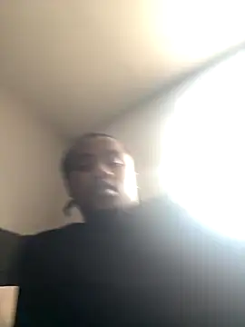 Snapshot of MandingoSlinging chatting on 10.17.25 MandingoSlinging online show from 10.17.25