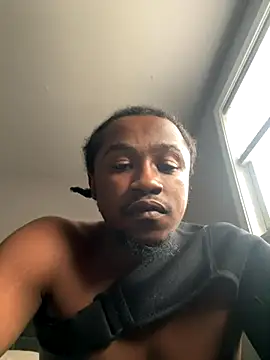 Snapshot of MandingoSlinging chatting on 10.22.25 MandingoSlinging online show from 10.22.25