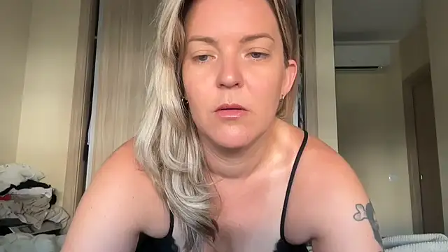 naughtyhollyxxxx online show from 09.11.25