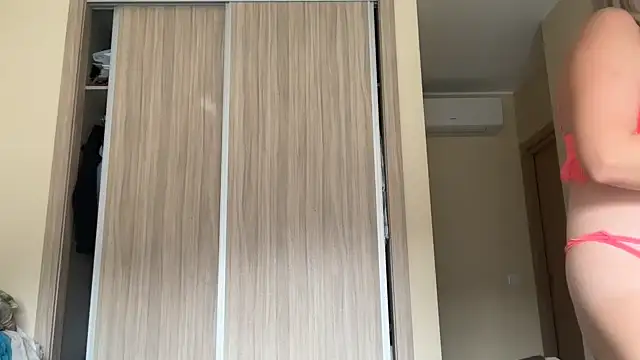 naughtyhollyxxxx online show from 10.15.25