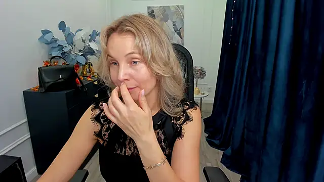 Sinty Devis online show from 10.19.25