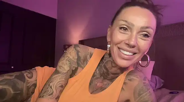 Snapshot of KadaLove69 chatting on 12.19.24 KadaLove69 online show from 12.19.24