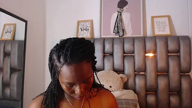 Snapshot of Sara_Marks chatting on 06.26.26 Sara Marks online show from 06.26.26