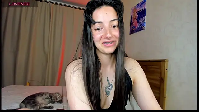 Snapshot of AishaGold chatting on 06.19.26 AishaGold online show from 06.19.26