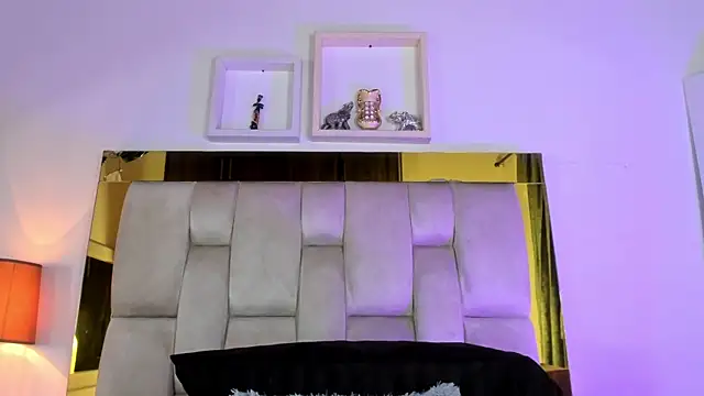 Snapshot of emmy_r chatting on 12.20.24 emmy r online show from 12.20.24