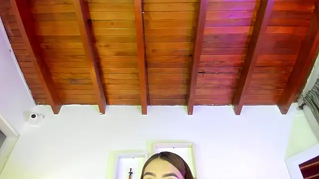 Snapshot of emmy_r chatting on 12.24.24 emmy r online show from 12.24.24