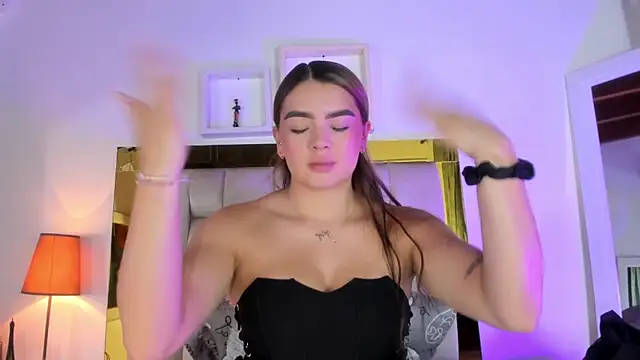 Snapshot of emmy_r chatting on 01.11.25 emmy r online show from 01.11.25