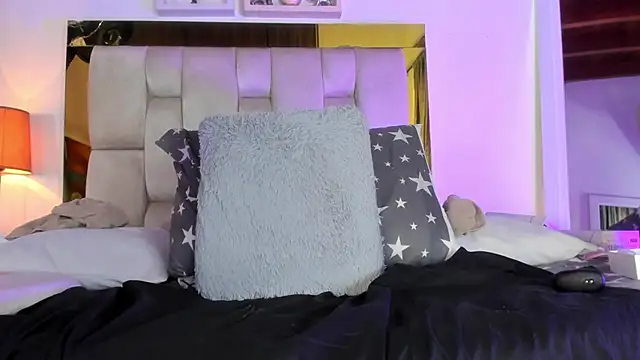 Snapshot of emmy_r chatting on 01.14.25 emmy r online show from 01.14.25