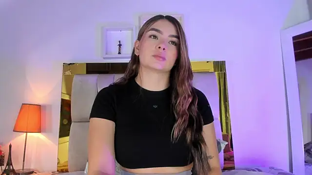 Snapshot of emmy_r chatting on 01.17.25 emmy r online show from 01.17.25