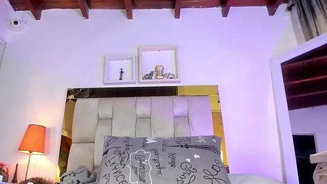 Snapshot of emmy_r chatting on 02.07.25 emmy r online show from 02.07.25