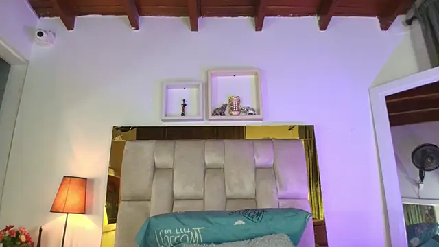 Snapshot of emmy_r chatting on 02.10.25 emmy r online show from 02.10.25