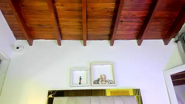 Snapshot of emmy_r chatting on 02.13.25 emmy r online show from 02.13.25