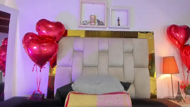 Snapshot of emmy_r chatting on 02.17.25 emmy r online show from 02.17.25