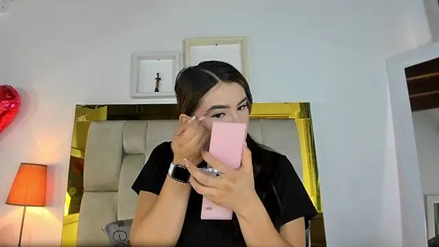 Snapshot of emmy_r chatting on 02.20.25 emmy r online show from 02.20.25