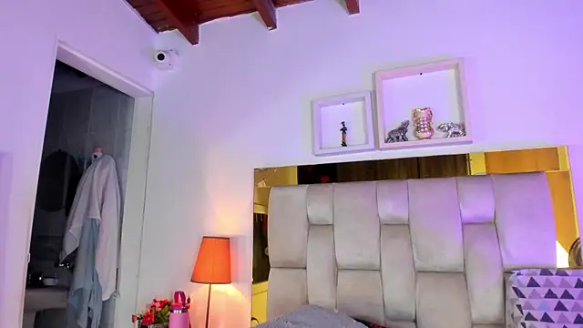 Snapshot of emmy_r chatting on 03.05.25 emmy r online show from 03.05.25