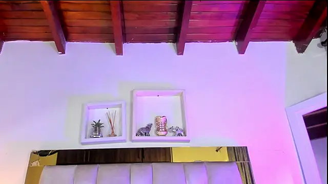 Snapshot of emmy_r chatting on 09.09.25 emmy r online show from 09.09.25