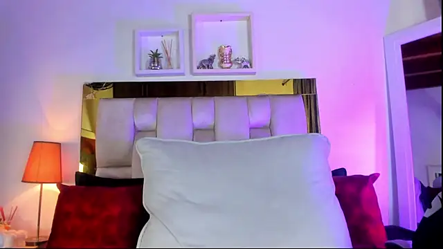 Snapshot of emmy_r chatting on 09.26.25 emmy r online show from 09.26.25