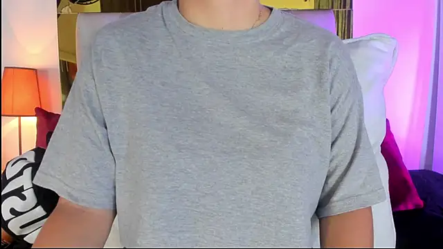 Snapshot of emmy_r chatting on 09.28.25 emmy r online show from 09.28.25