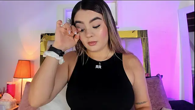 Snapshot of emmy_r chatting on 10.22.25 emmy r online show from 10.22.25