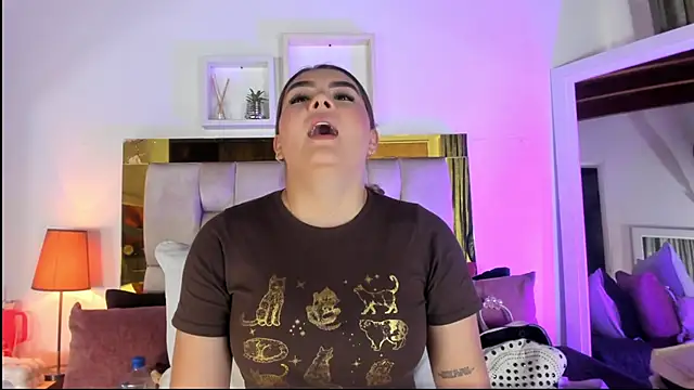 Snapshot of emmy_r chatting on 11.27.25 emmy r online show from 11.27.25