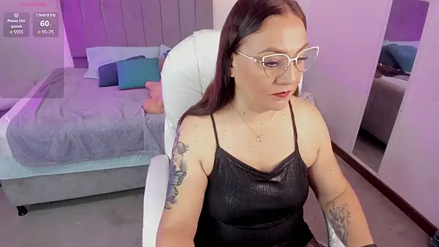 lady nylon  online show from 12.27.24