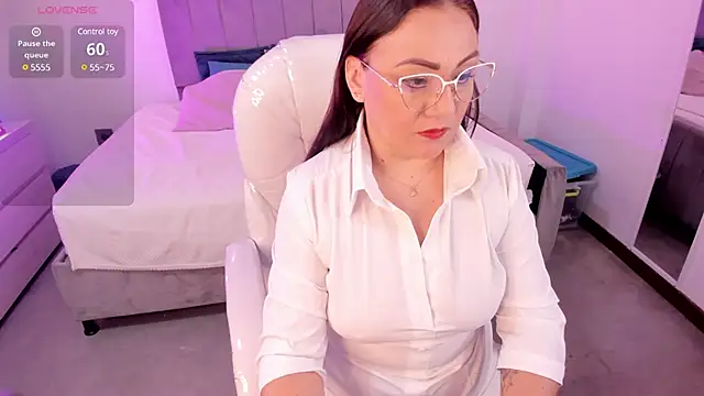 lady nylon  online show from 01.20.25