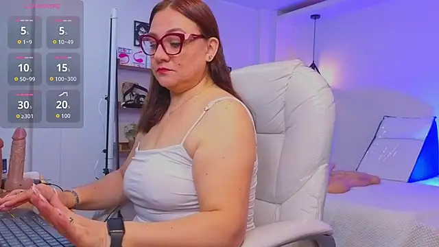 lady nylon  online show from 09.23.25