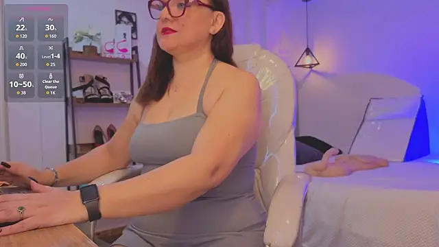 lady nylon  online show from 10.16.25