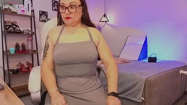 lady nylon  online show from 10.28.25